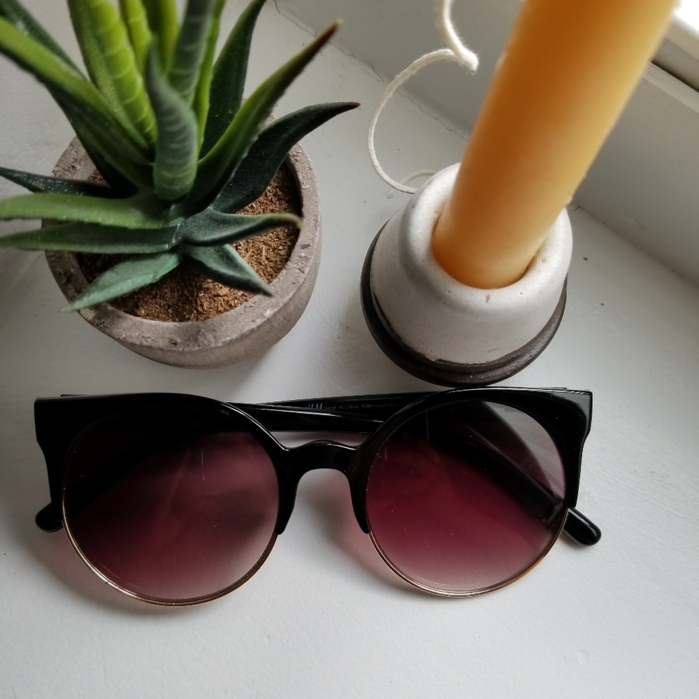 H&M Gold and Black Sunglasses - Picture 3 of 7